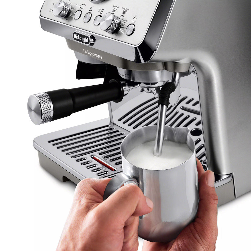 De’Longhi La Specialista Arte Evo: Espresso Machine with Built-In Grinder, Cold Brew, 51 mm Portafilter