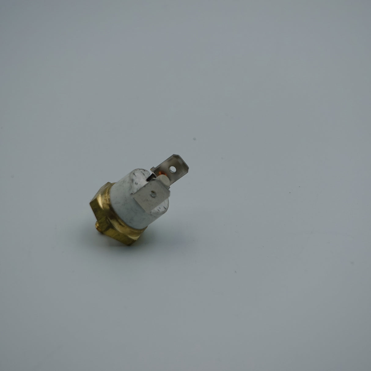 Safety thermostat 135C