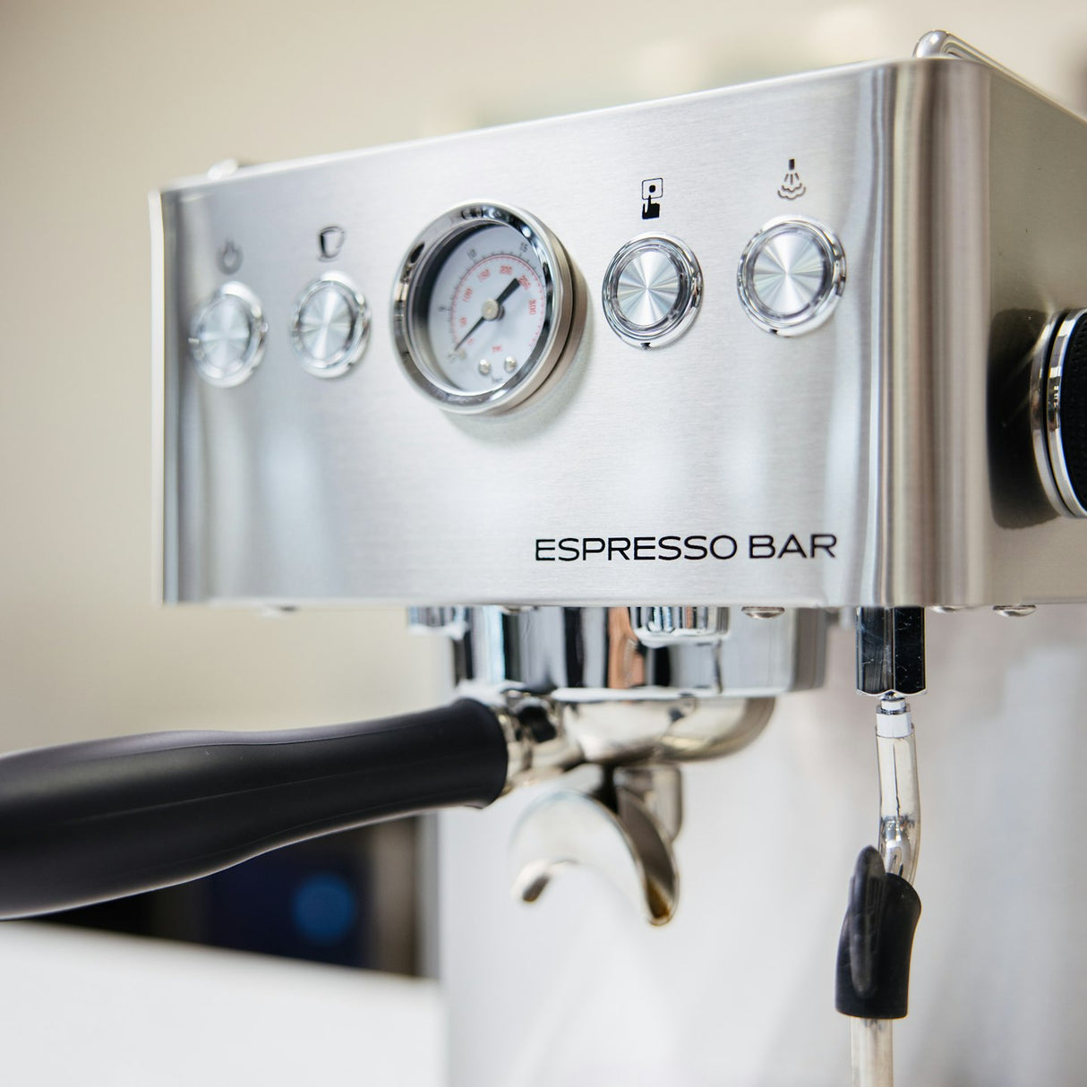 Bellucci Espresso Bar Boite Ouverte — Vue de profil machine espresso