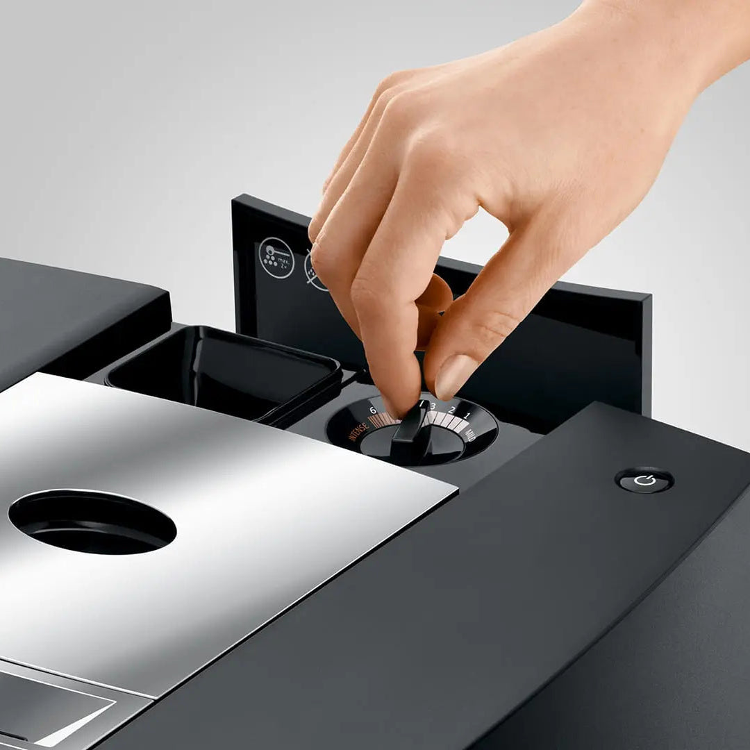 Jura J8 : machine à café automatique avec Sweet Foam, broyeur P.A.G.2+ et Coffee Eye
