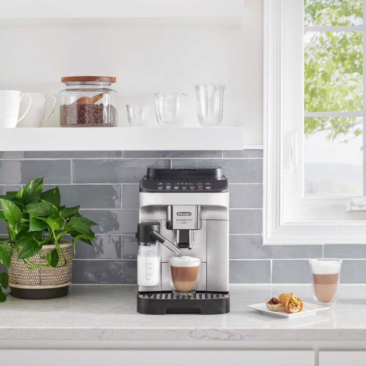 DeLonghi - Machine à espresso automatique Magnifica Evo Milk