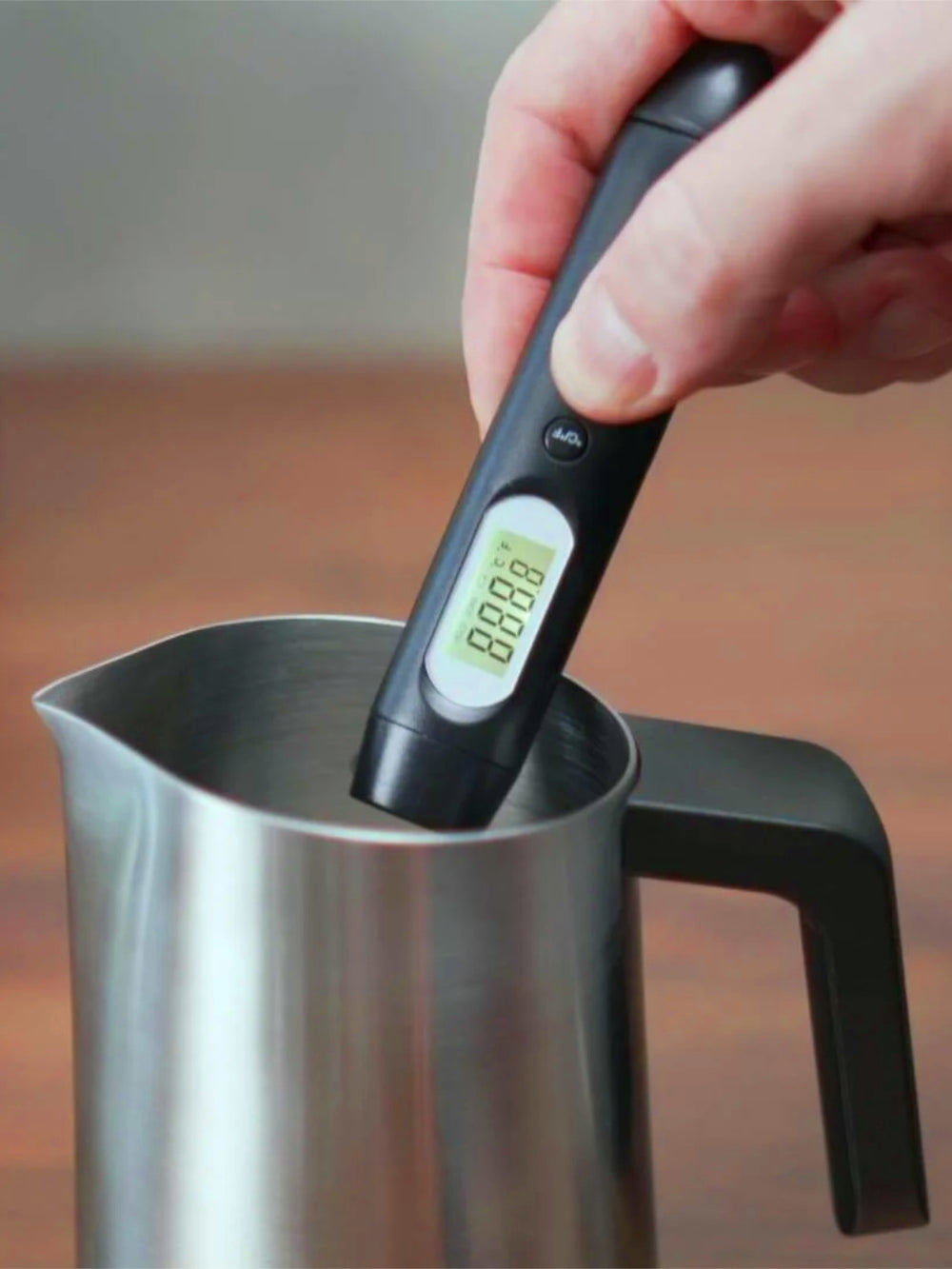 Subminimal non-contact thermometer