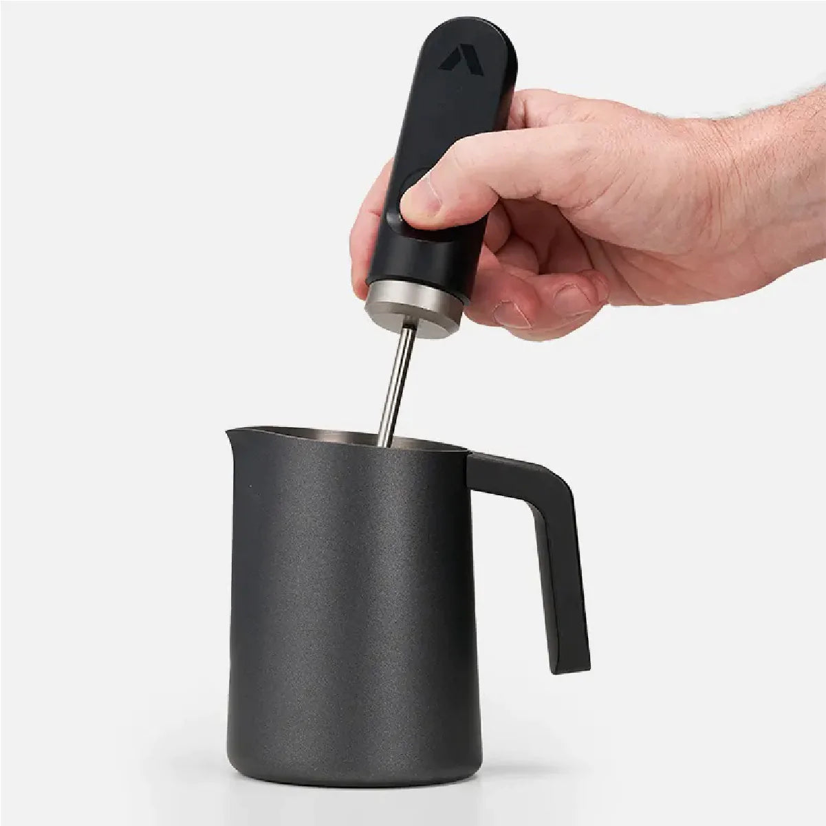 Subminimal microfoam milk frother