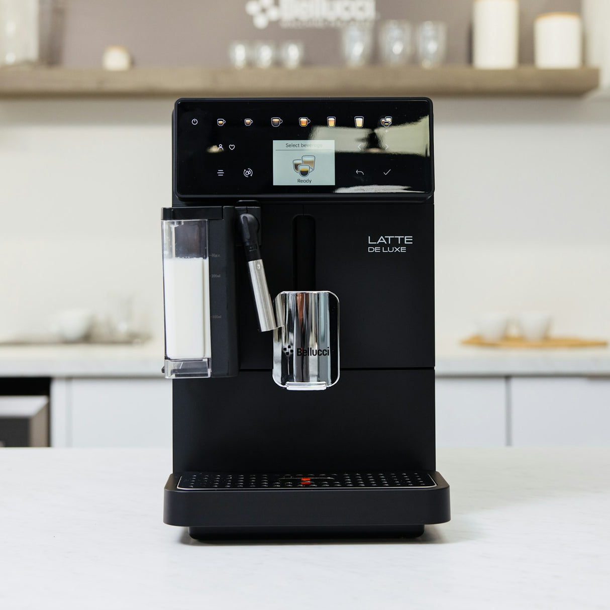 Bellucci Latte Deluxe — Vue de face machine espresso automatique