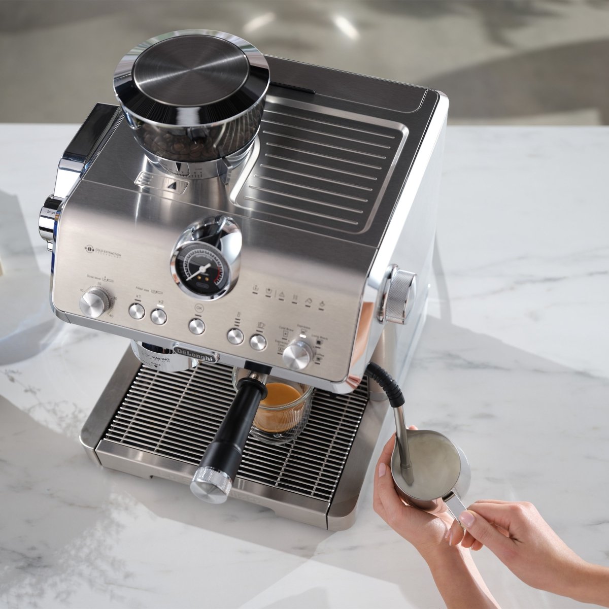DeLonghi - Machine à espresso semi-automatique La Specialista Opéra (Démo)
