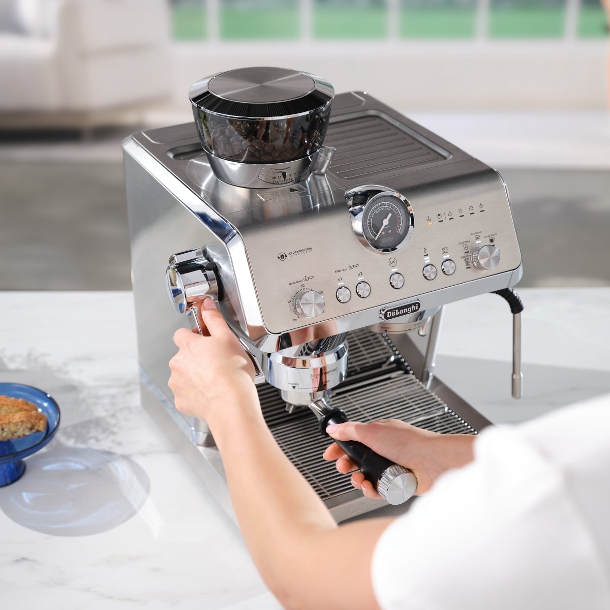 DeLonghi - Machine à espresso semi-automatique La Specialista Opéra (Démo)