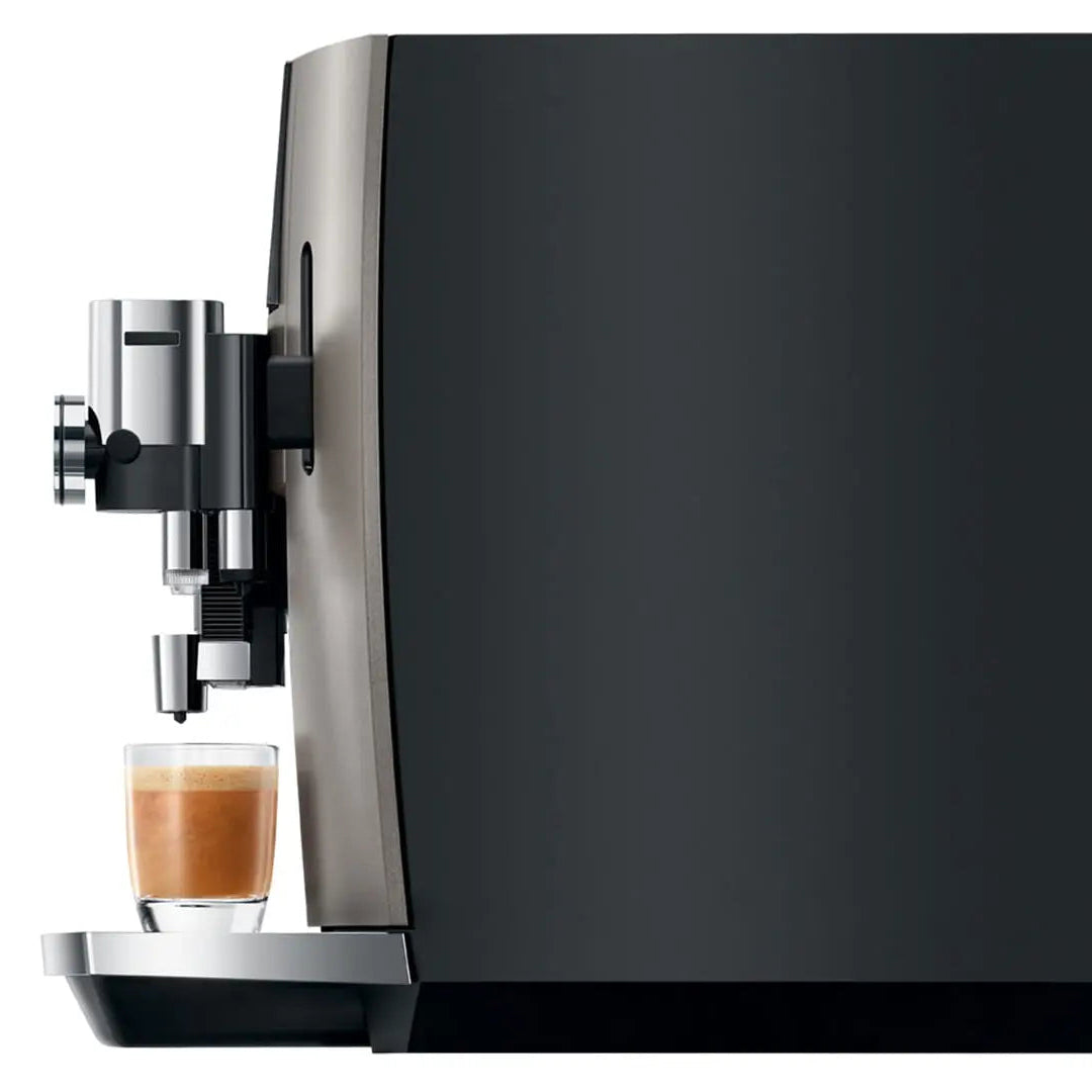 Jura J8 : machine à café automatique avec Sweet Foam, broyeur P.A.G.2+ et Coffee Eye